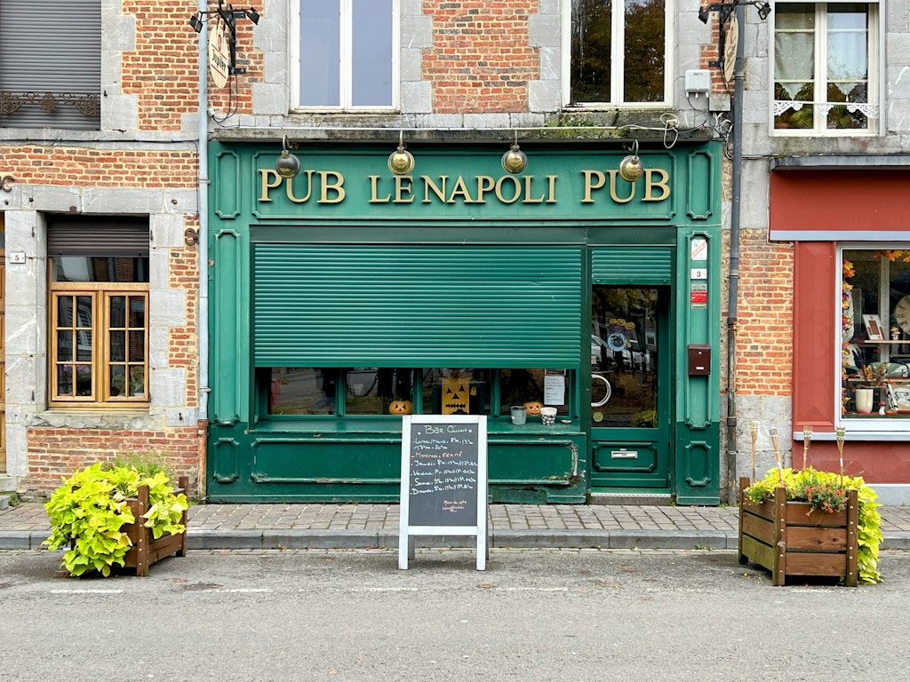 italian pub in france